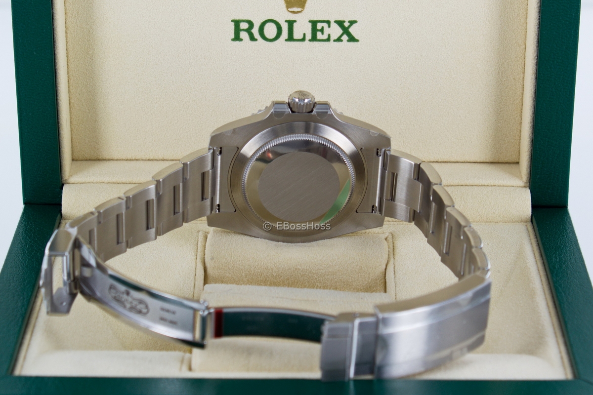 Rolex Submariner Date 116610LV - The Hulk 